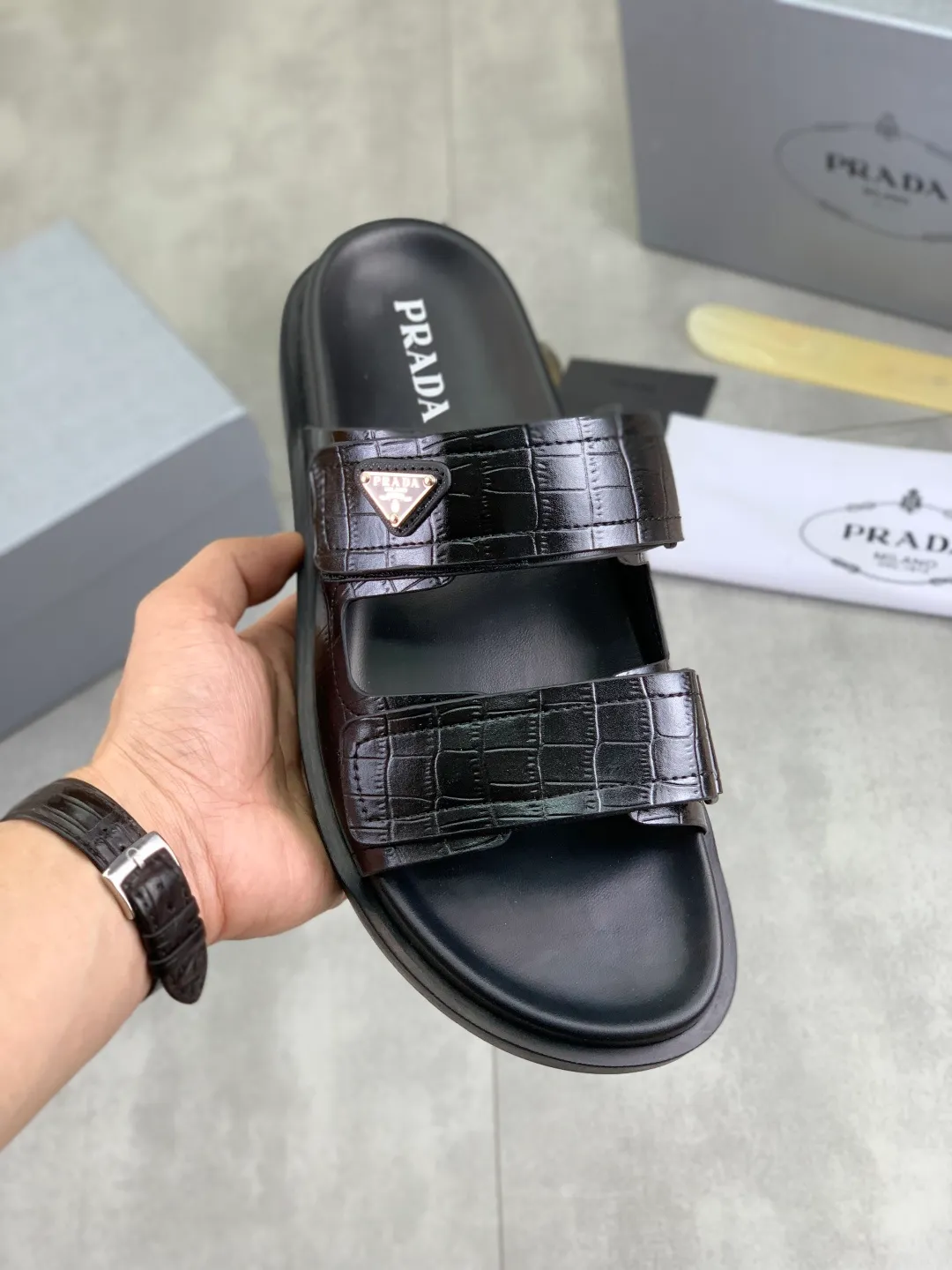 Men's shoes 💰P340💰【New style】🎁🎁🎁 PRADA Prada's new casual slippers, original official website, perfect workmanship, transmitting a kind of noble luxury, sublimating its definition of luxury in Prada's high-end extraordinary craftsmanship. Original combination outsole, code number: 38-44 (45 customized) Multiple colors 🉑️ to choose from
